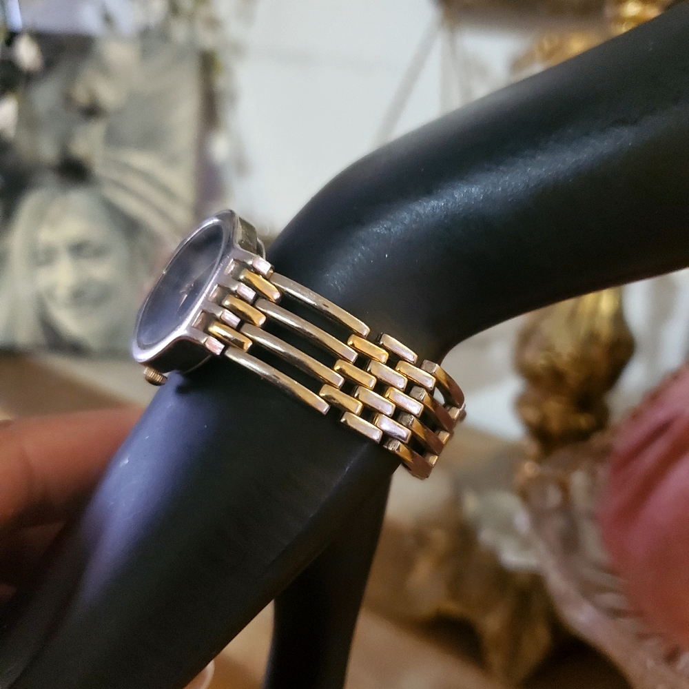Authentic Vintage Swiss Quartz Movado Watch Silver & Gold Tone Runs! - Picture 3 of 9